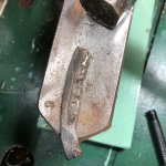半割りした銀貨を焼き鈍しを繰り返して成型。