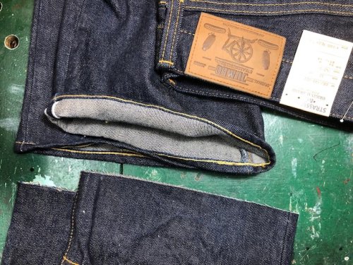 ジーンズ裾上げ