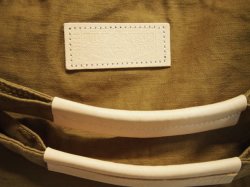 革パーツは栃木レザーを使用。