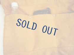 深さ18センチの外ポケットが6か所。